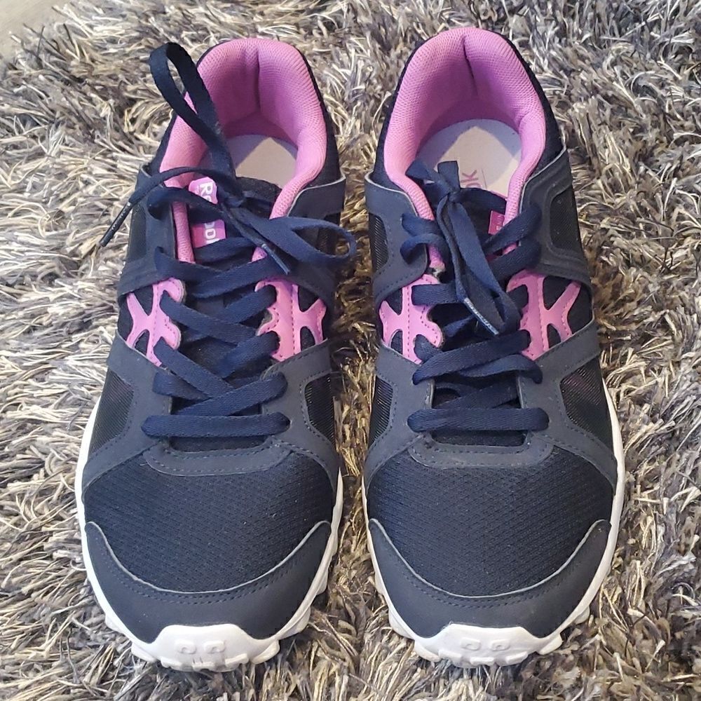 Womens Reebok Sneakers 9.5